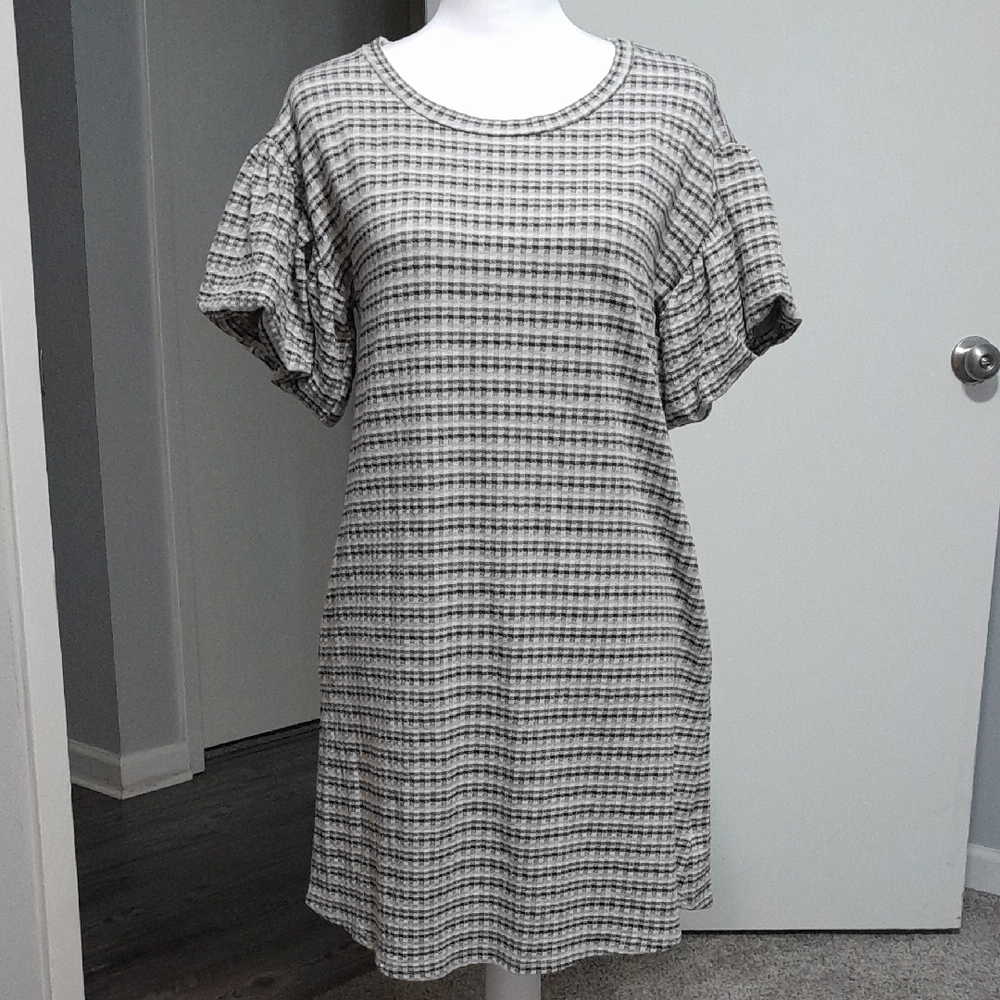 Entro Black and White Dolman Sleeve Mini Dress